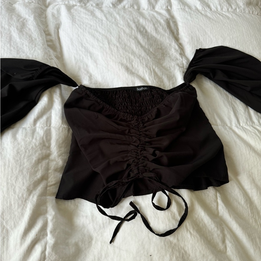 Black cropped puffy sleeve top